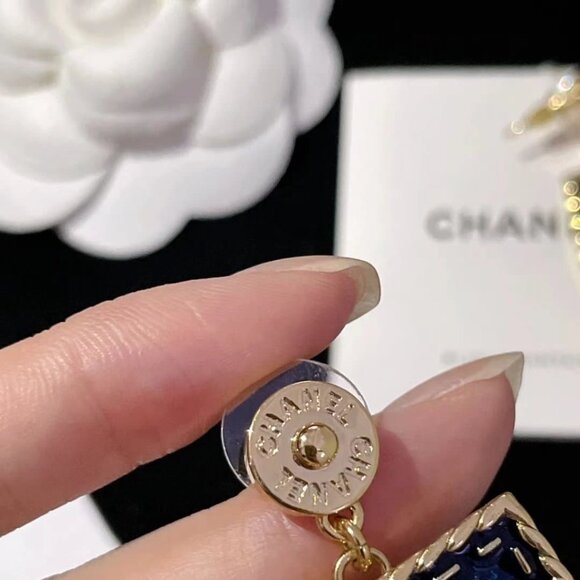 🤓🌛Model Name - CHANEL CC Handmade Gold Coin Denim Filigree Pendant 5 Earrings - Picture 5 of 6